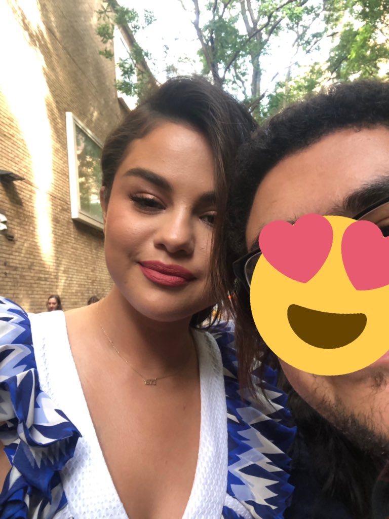 rarediscotits's tweet photo. I LOOK HORRIBLE BUT I MET HER 😭 https://t.co/mipn5Cc5Mj