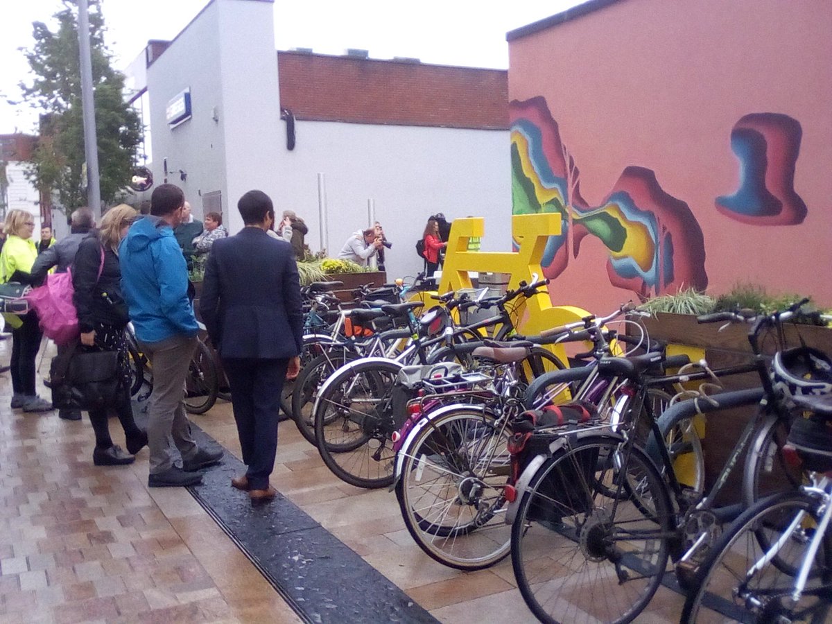 TPT_Stockport's tweet photo. Brilliant to have @Chris_Boardman and @jude_wells5 launch the first Parklet and pocket park in GM on Bridgefield St, Stockport - hope we see lots more of these soon @kirsty_mccb @WalkRideGM @WalkRideHeatons @StockportMBC @OfficialTfGM @TPT_National @SustransNW @DavidSedgwick https://t.co/S3NOGDAcna