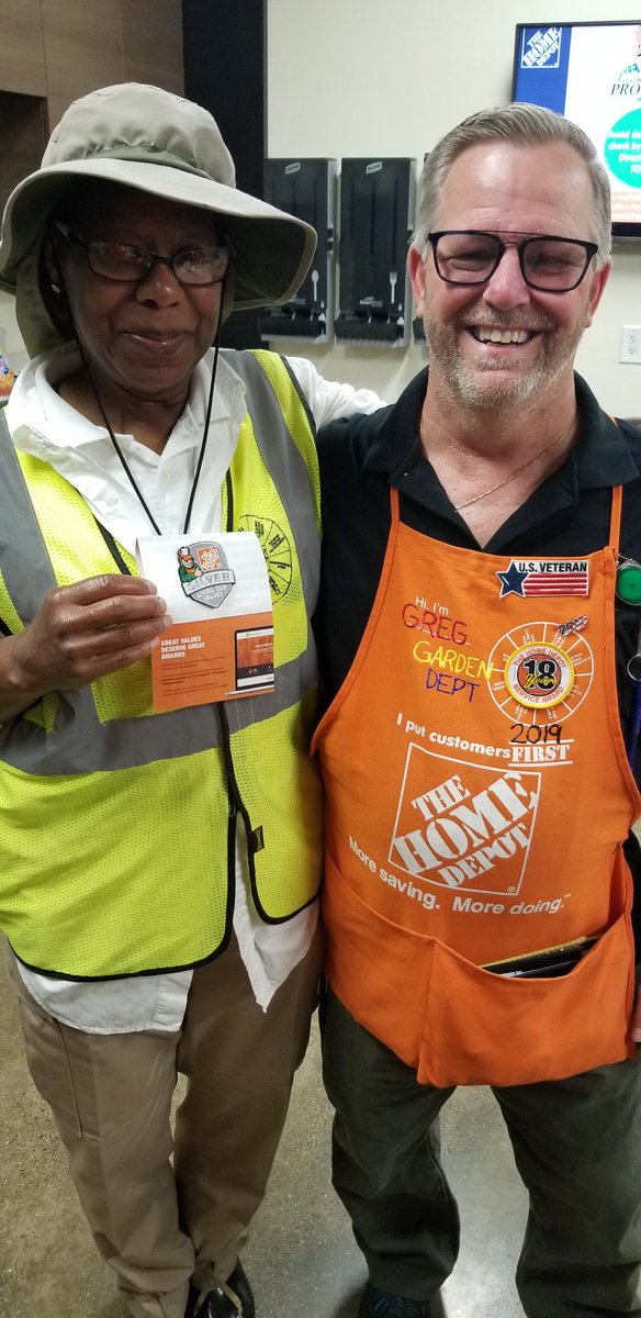 CLevitan17's tweet image. Such an AMAZING feeling handing out much deserved MILESTONES this morning for Annie, Chris and Sly!! Living our VALUES each and everyday!! #ThankYou #ProudASM #NorthvilleStrong @THDNorthville @EberzMichael @McFarrenGary @SallyGansior