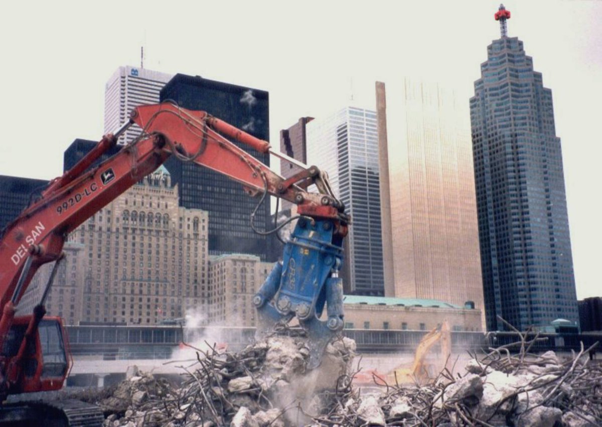 #memories of #demolition in #NewYork 

MBI #concretecrusher in Manhattan
