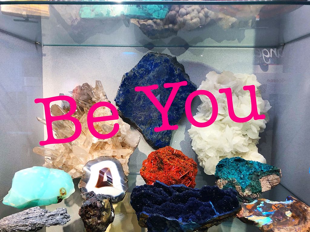 MindYourMoneyC1's tweet photo. Achieving your purpose in life starts with step 1 of embracing who you were born to be. Step into your truth and power. Be You Boo👊🏻❤️
#WednesdayWisdom #WednesdayMotivation #leadership #goals #money #success #mindset #Mindfulness 

https://t.co/P68bPtpPWa https://t.co/nLSsWF1QoK