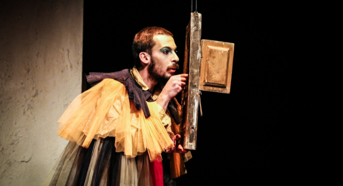 El <a href="/teatrolara/">Teatro Lara</a> estrena "El Ombligo de la Reina", una comedia musical con nuevos aires de creación y la exposición de creativos noveles. Un planteamiento en clave de musical sobre la integración social, la identidad de género o el feminismo. 

+info bit.ly/2Rftieo