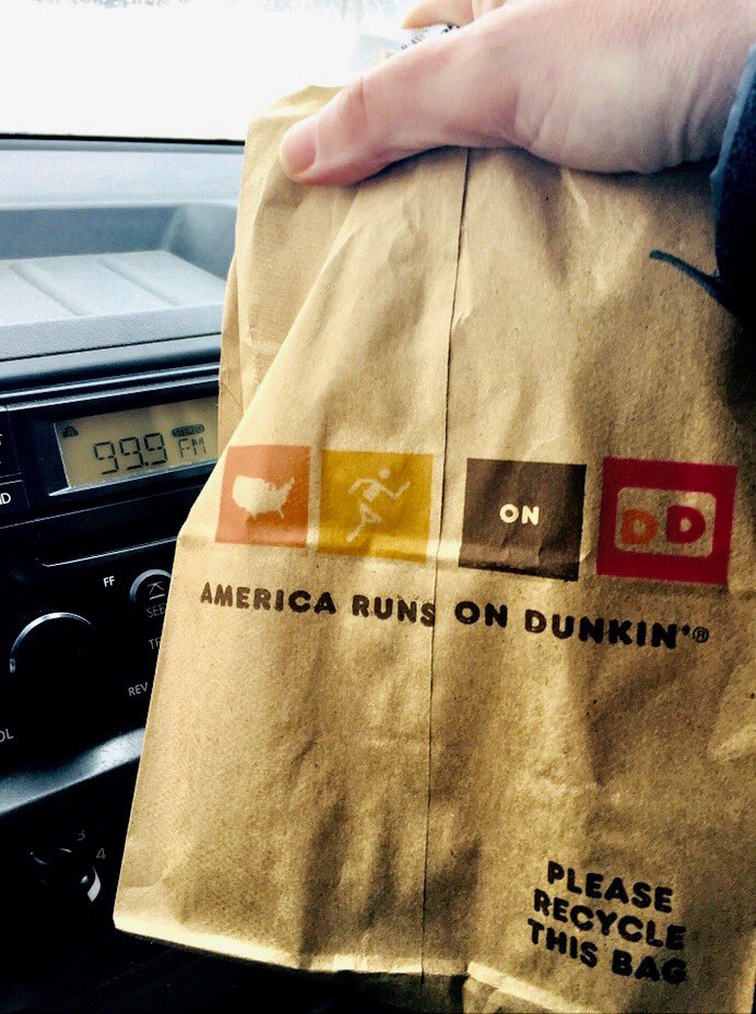 999thebuzz's tweet photo. Grab some Dunkin’ Go2s today! ✌🏻egg’n’🧀 wraps for $2, ✌🏻bagels w/cream cheese spread for $4, or 2 🥓 egg’n’cheese croissants for only $5!! 🤤 @powers802 @DunkinVermont @dunkindonuts @powers802 #DunkinRun #DunkinGo2s #DunkinDeals #yourmorningbuzz #Sponsored https://t.co/CZF345Vad4