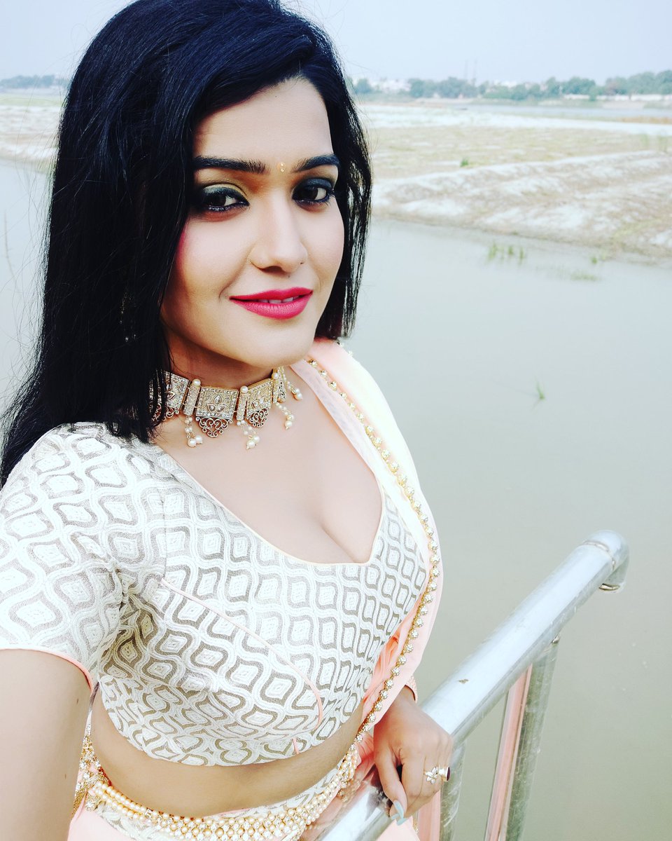 IamKanakPandey's tweet photo. Every person you meet wants to feel important, and to "amount to something." #happyme😊 #shootingtime📷 #selfilovers❤️ #workisworkship💕💕 #happinessarroundme https://t.co/n03y8AFPRo