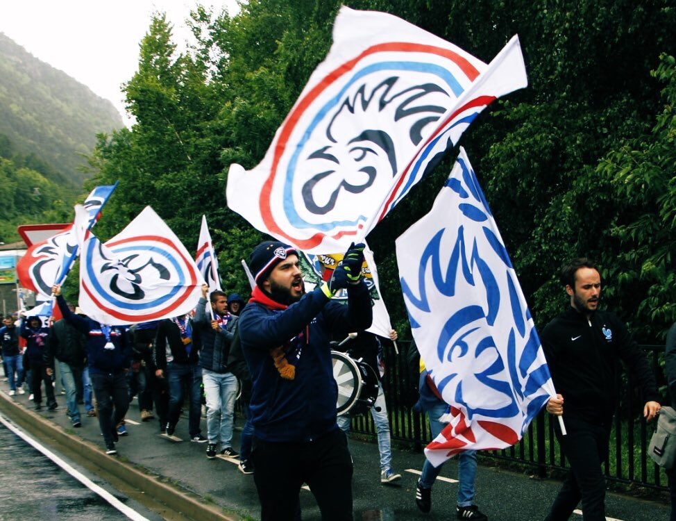 Fabian_IF's tweet photo. Gnagnagna les supporters de l’@equipedefrance sont des « Footix »...
Tête du cortège des @IF_Supporters à Andorre.
#IFOnTour #ANDFRA
📸 @Skyns13 https://t.co/LoNvhCrATX