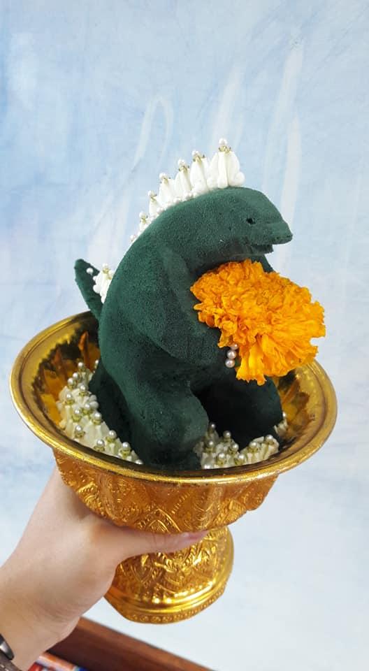 chogieswagz's tweet image. พานไหว้ครูก็อตซิล่าน้อย ของเด็กๆโรงเรียนวีรยาเชียงใหม่  น่ารักมากกก

Cr: ธนเทพ วงค์เมือง (FB)