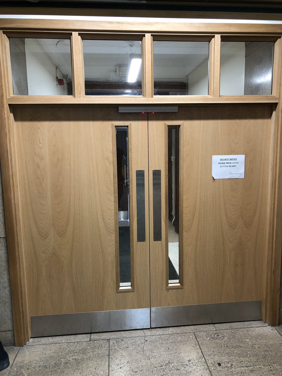 ProjaxInteriors's tweet image. Pair of Oak Doors with overpanels supplied earlier this year to @GreatOrmondSt. Nice to see these fitted. #oakdoors #overpanels #quality #hospitals