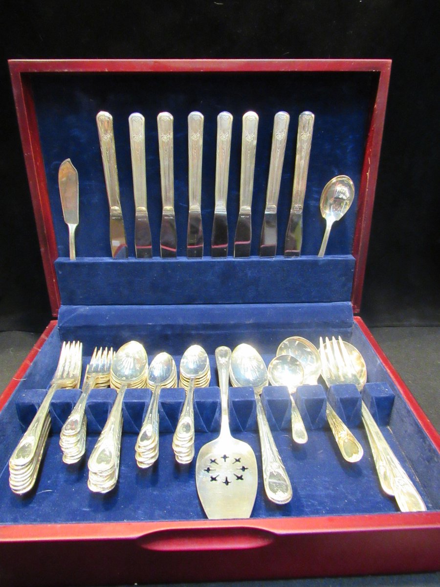 DigginThruTheAt's tweet photo. Excited to share this itemfrom my #etsy shop: Newport Silverplate 1946 by Sears Roebuck, Silverware, Flatware, 57 Pieces Service for 8 (1559) https://t.co/SO0QV8ed1i #housewares #silver #metal #servicefor8 #tablesetting #silverflatware #flatware #silverplate1938 https://t.co/mZgxZD8Dcv