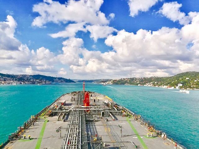 MarineInsight's tweet photo. Amazing view at Istanbul strait
#lifeatsea #marineinsight #sea #ship #seafarer #maritime #seaman #sailor #sailing #istanbulstrait
Photograph by Navindu Yasas de Silva https://t.co/fgwA6fslVL