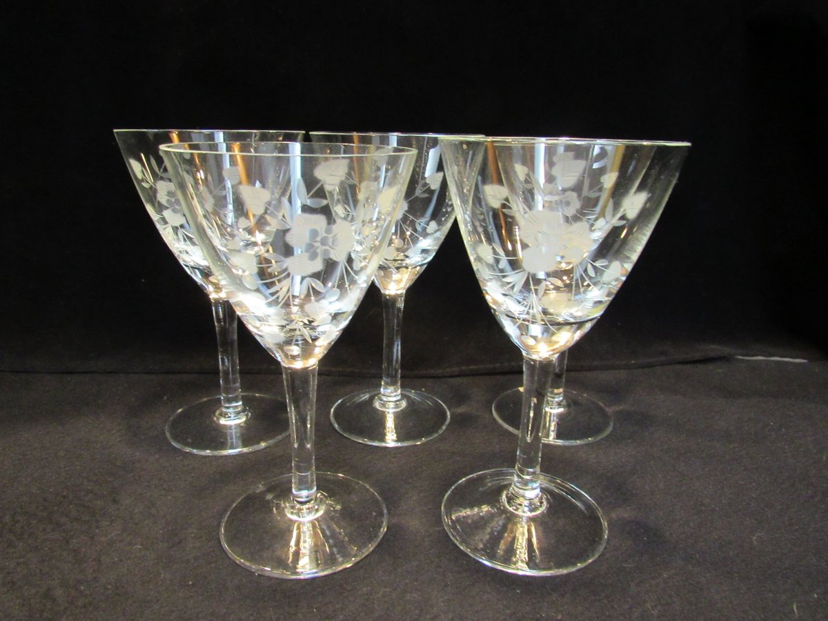 DigginThruTheAt's tweet photo. Excited to share this item from my #etsy shop: Etched Crystal Wine Glasses, Crystal Stemware, Barware, Set of 5, Romanian Crystal (1689) https://t.co/YFTw4JjP6G #housewares #clear #glass #stemware #crystalstemware #vintagestemware #vintageglasses #barware #cock https://t.co/L3Bk981aHD