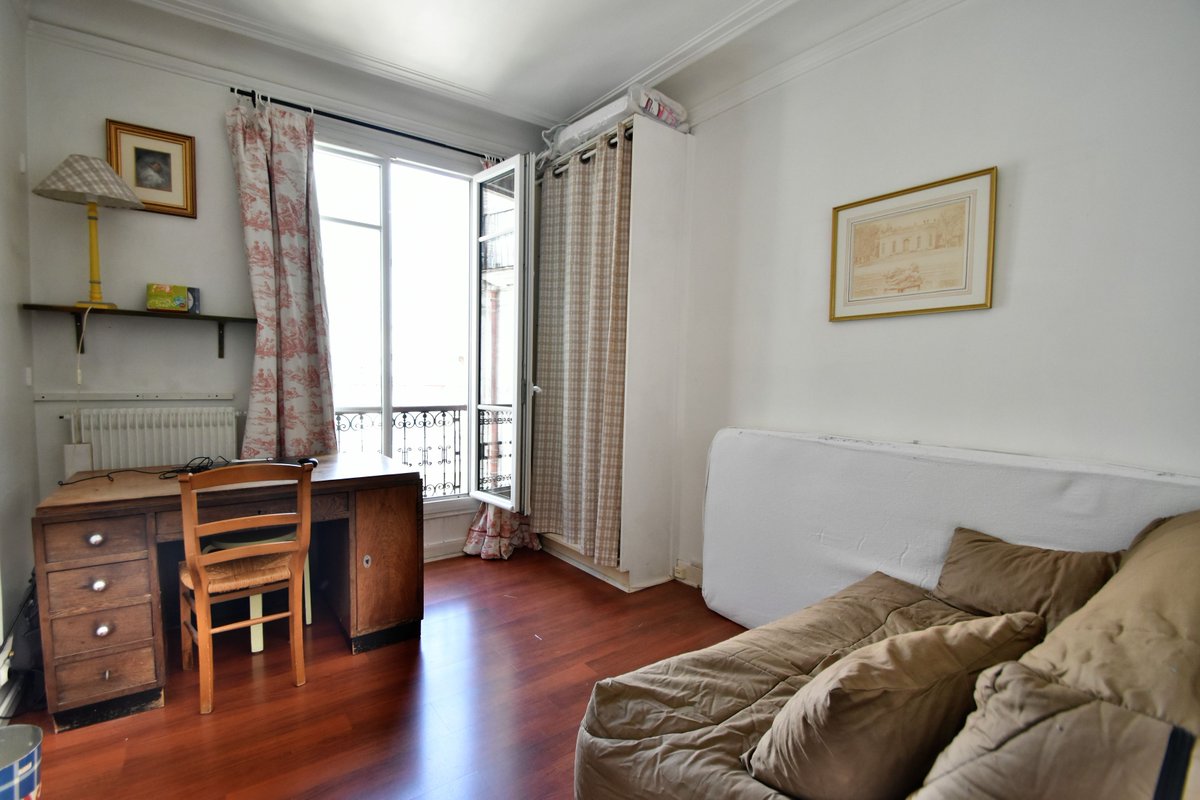 laforetparis10's tweet photo. VENTE PRIVEE FAVORIZ : 4 pièces, 3 chambres Rue Louis Blanc, rentré par Cédric! Rare à la vente, charme de l'ancien, balcon, le tout dans un immeuble qui était une manufacture de cuir au siècle dernier. A vos visites!  🏡  🏃‍♂️🏃‍♀️🏃‍♂️🏃‍♀️ https://t.co/blIoKmWhXZ