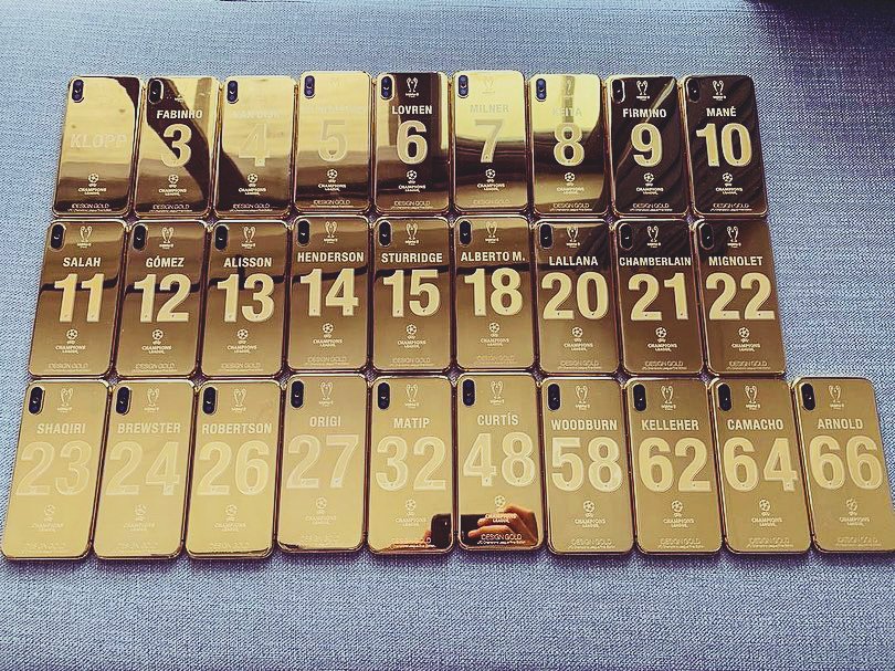 Sporf's tweet photo. 📲 Each @LFC player has received a customised 24k gold plated @Apple iPhone X after winning the @ChampionsLeague.

✒️  27 players &amp; Jurgen Klopp will receive a phone, which is personalised with their name and squad number.

💰 Each iPhone is worth over £3,500.

📝 IG/idesigngold https://t.co/RWBjkOG3Gi