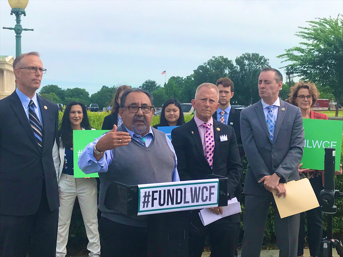 RepRaulGrijalva's tweet image. #LWCF has protected places Arizonans and all Americans cherish, including @GrandCanyonNPS and @SaguaroNPS. I’m proud to introduce bipartisan legislation with @CongressmanJVD to #FundLWCF so the program can keep supporting the #PublicLands we all love.