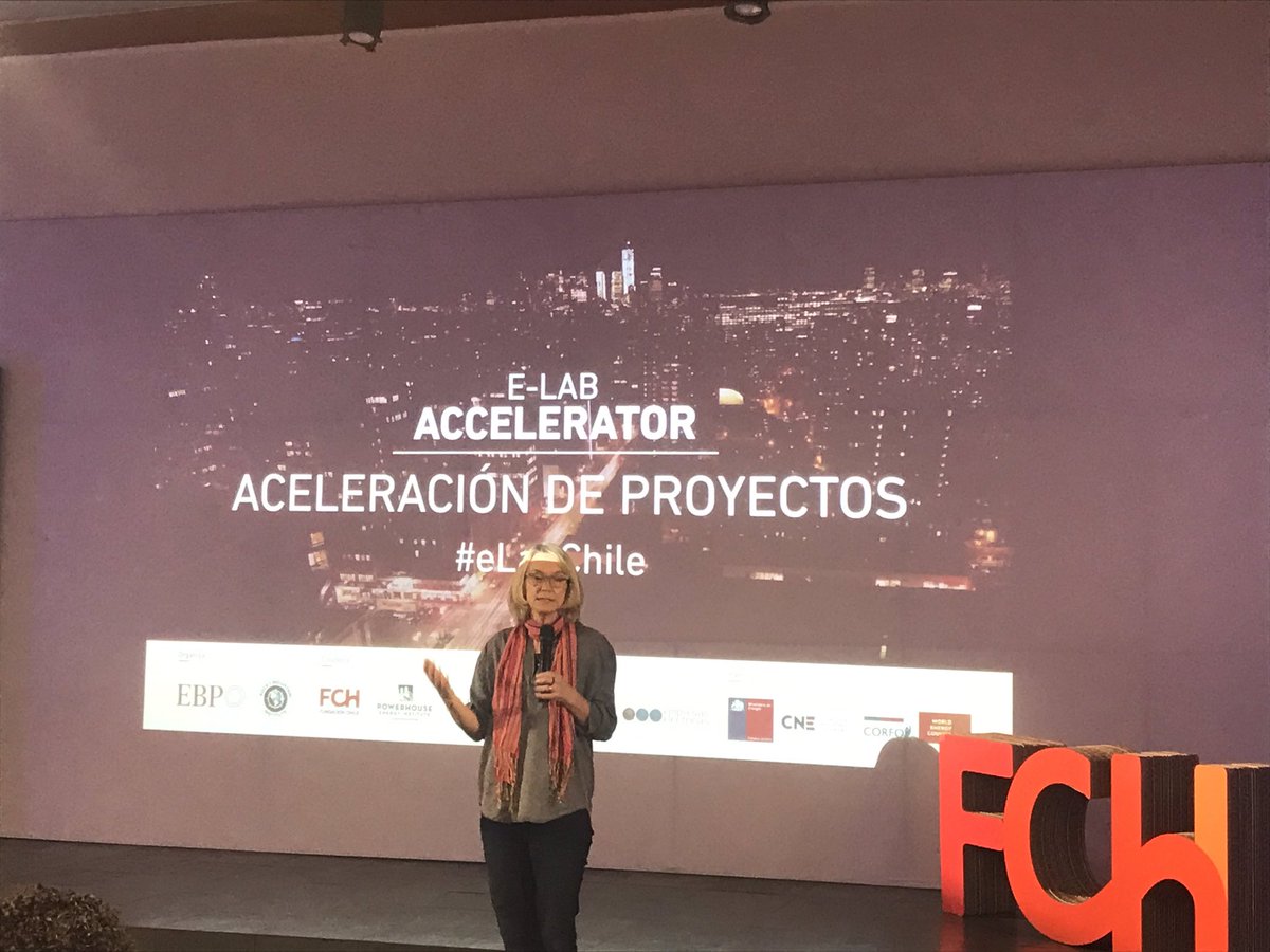 andrespesce10's tweet photo. Un lujo tener de vuelta a Nicola Borregaard en nuestra casa lanzando el #eLabChile dando una mirada amplia de la importancia del diálogo y la participación de la ciudadanía en la discusión sobre el futuro de la energía en Chile. @rcastillomurill @fundacionchile https://t.co/LfIJA2M7h9