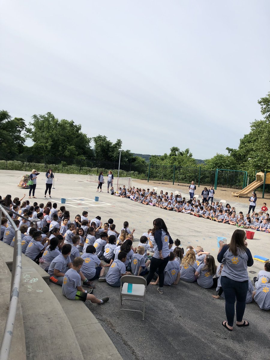 Bpt_BEARs's tweet image. Final Bear Pride Assembly of the school year!! #bearpride #pbis #junefun #morewaterpicstocome ☀️💦
