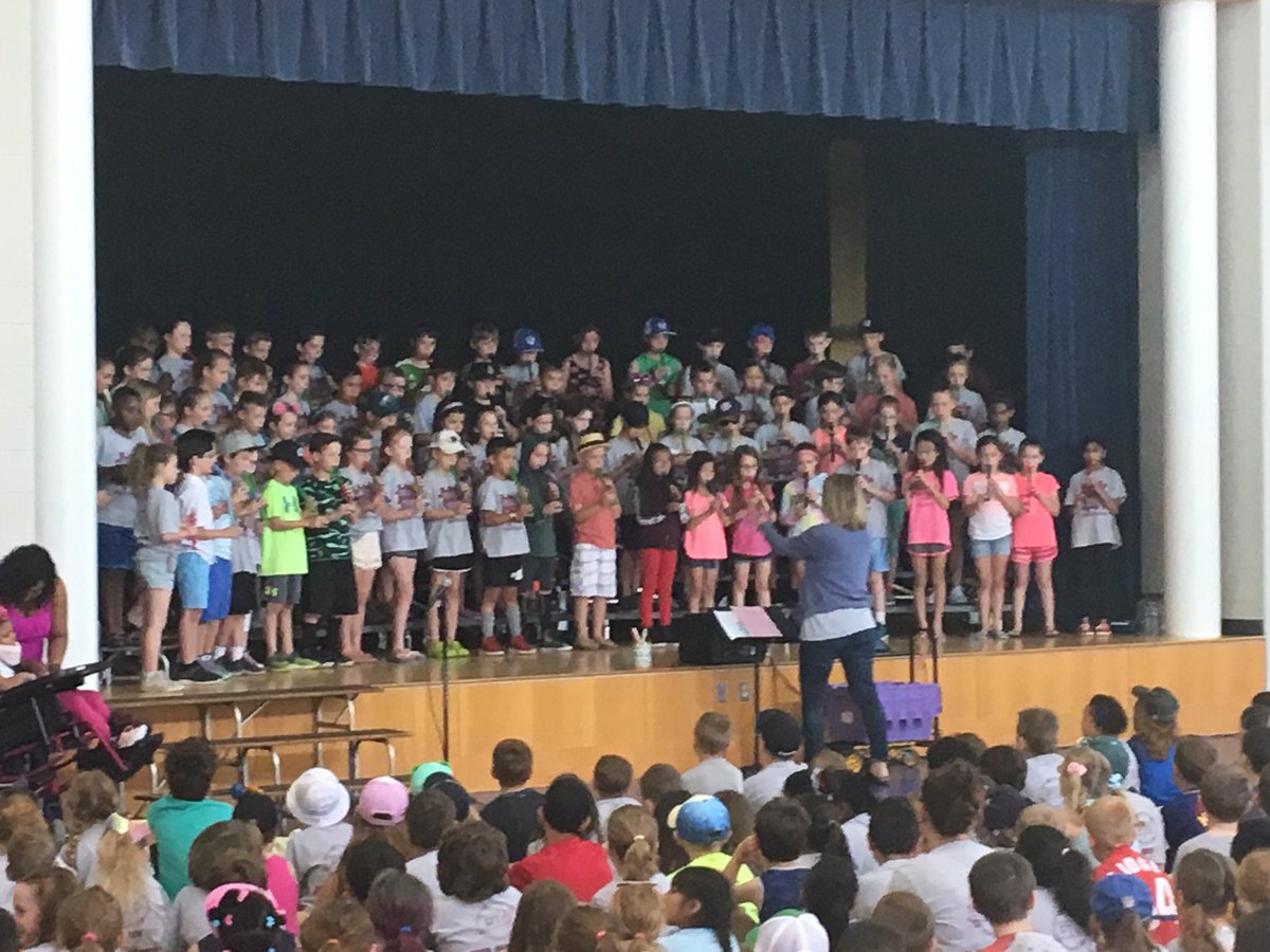 Jason_Erk's tweet photo. Mrs. Hazelrigg leading our 3rd graders in the recorder! https://t.co/Yl4UeJhafQ
