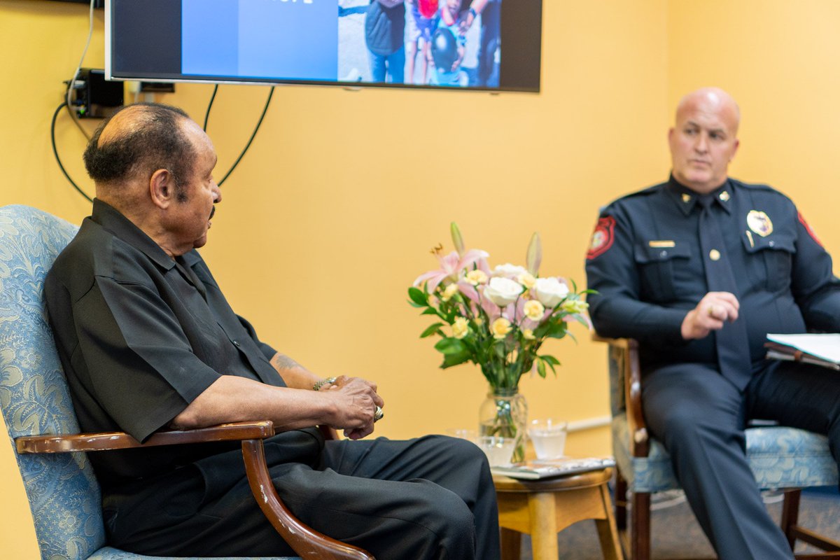 AverettU1859's tweet photo. Yesterday, @DanvillePD Chief Scott Booth sat down at the #Averett library with Bishop Campbell to talk about #BloodyMonday, #CivilRights and what @DanvillePD is doing now with #communitypolicing @DanRiverHistory @mycampusengage https://t.co/jCGlzph5u4