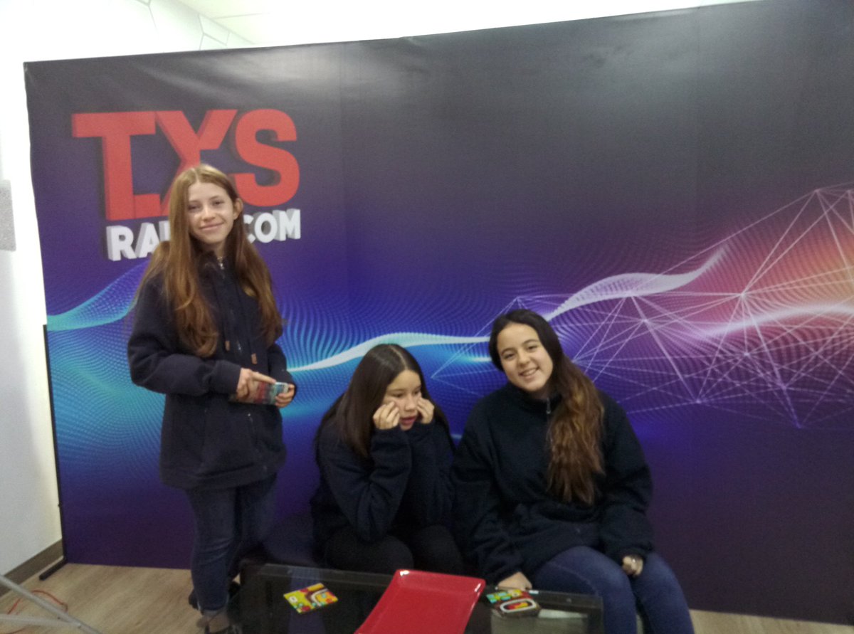 technovationcl's tweet photo. El equipo @trashattack y @profealemeza contando sobre su proyecto en @txsradio y estar en la semifinal de @technovation https://t.co/iRu9EFDqzO