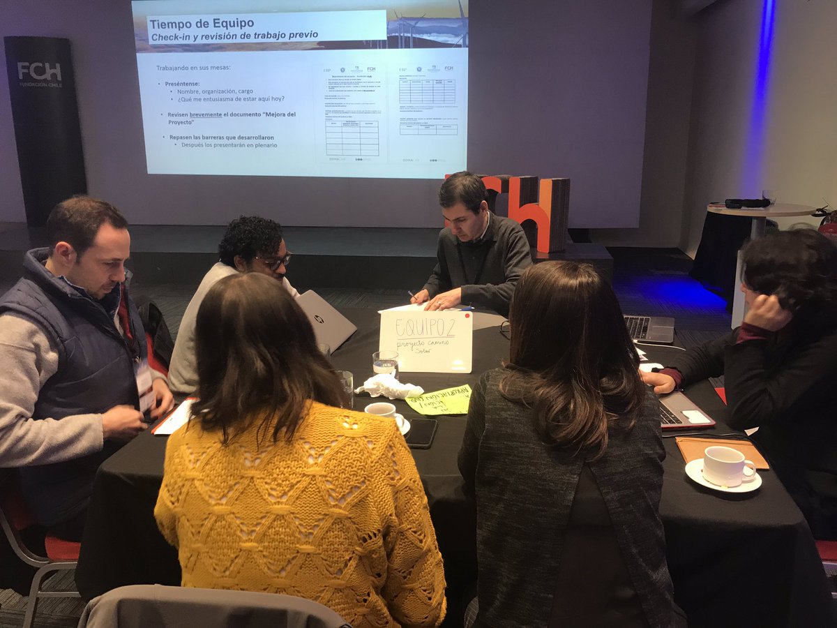 andrespesce10's tweet photo. Los cuatro equipos finalistas del #eLabChile Accelerator trabajando en sus proyectos de Transición Energética @EElectricas @CSUEnergy @RockyMtnInst @WEC_Chile EBP @CNE_Chile @fundacionchile https://t.co/elODli5pJf