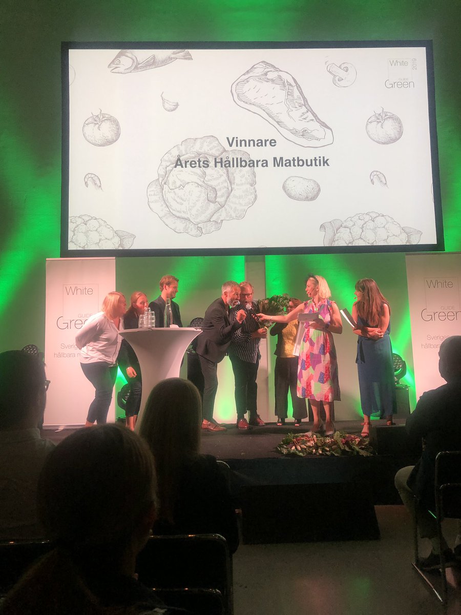 NordicOrganic's tweet photo. Årets hållbara matbutik - dagens stora pris går till Stora coop Visby!
”Globalt och lokalt engagemang och oväntade grepp”. Galet cool butik!!!
#whiteguidegreen @CoopSverige
📷 bilder från butiken https://t.co/5pjWyKhO1V