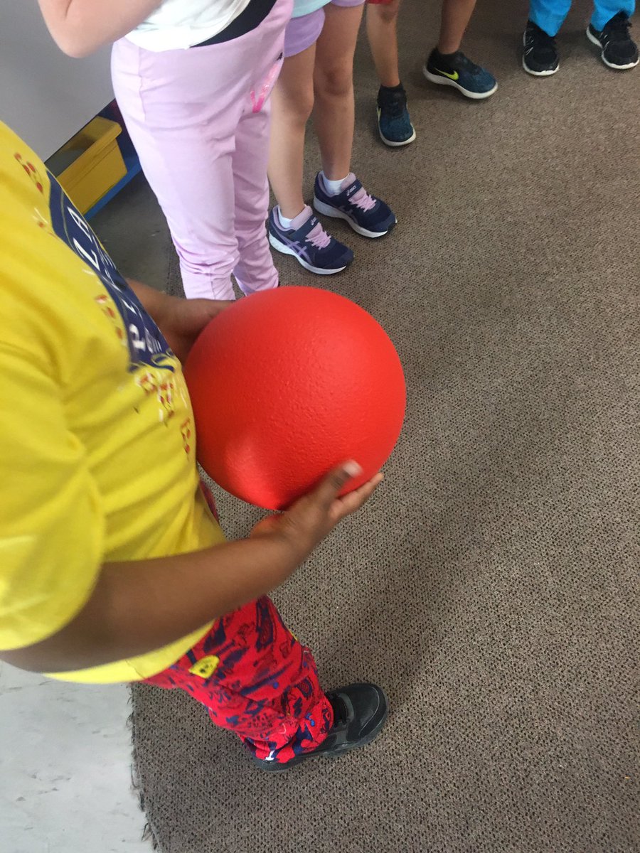MrsLLeung's tweet photo. We have a new friends joining our class today. We are playing a name game https://t.co/AmJ02imUI3