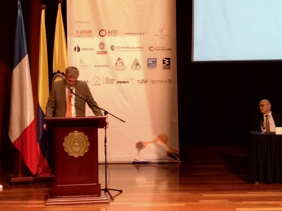 EAFIT's tweet photo. "Queremos fomentar la creación de nuevos ecosistemas de investigación y buscamos acelerar proyectos existentes", Gautier Mignot, Embajador de Francia 🇫🇷en Colombia 🇨🇴 #CumbreColomboFrancesa https://t.co/gf9hiet1Dm