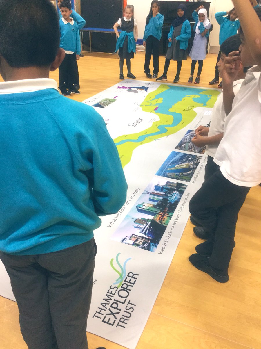 BJ_Year3's tweet photo. Fun afternoon learning about the #history of the port of #London and wonders of food/ valuables exporting into London from all around the world. @BenJonsonSchool @ThamesExplorer thank you Vanessa! #benjonsonprimaryschool https://t.co/zdsk290XH0