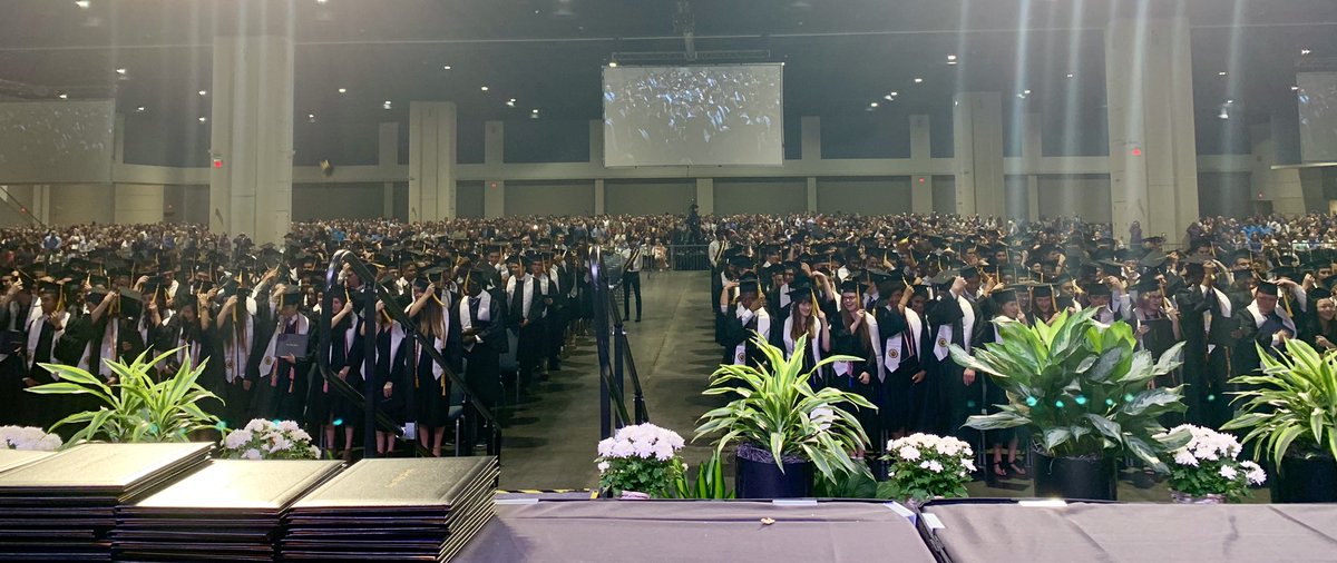 GregFordFL's tweet photo. Congratulations to the @ApexHighSchool Graduating #ClassOf2019! π
Itβs an honor to celebrate with you on this special day!
#WakeIsWithYou
#WakeBOC #WCPSS #WakeEd https://t.co/mqTVKzOWZo