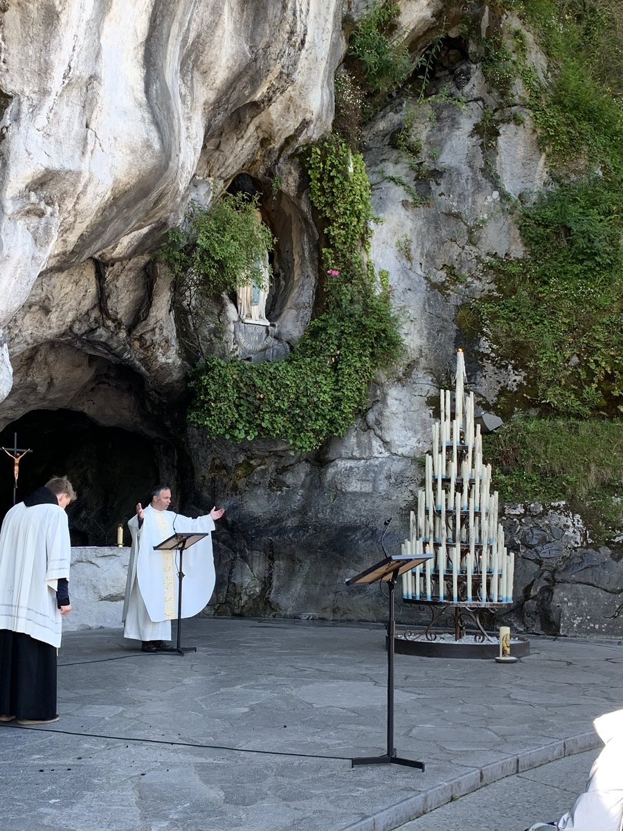 IrishLourdes's tweet photo. #TeamIALV #GrottoMass @draomulholland @ShannonParish67 @KillaloeDiocese @EilishGiff @CarolanBeverley @RosneyChristine @Annette09296554 @IrishLourdes @joewalshtours @lourdes_france @ronanbrann @jeannevon https://t.co/eW88zLc3Tr