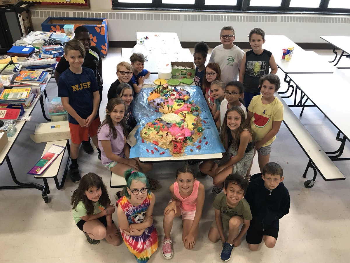 MSSElementary's tweet photo. Check out Team Chew's NEW JERSEY cake! https://t.co/zWDIyKsVFg