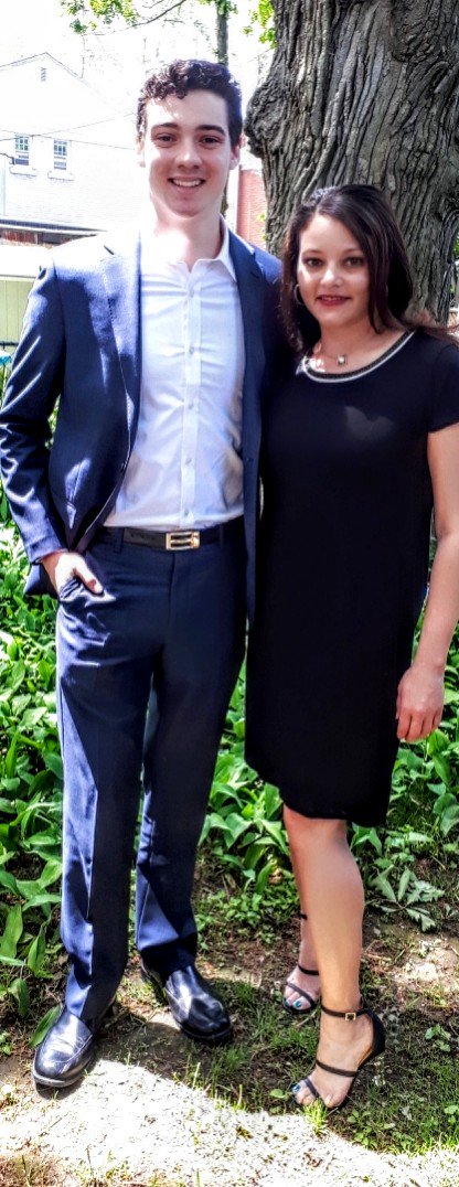 laura_dougan73's tweet photo. Happiness is graduation day in Kingston #QueensEngineering #GraduationDay2019 #proudmom https://t.co/yCu3KK31UU