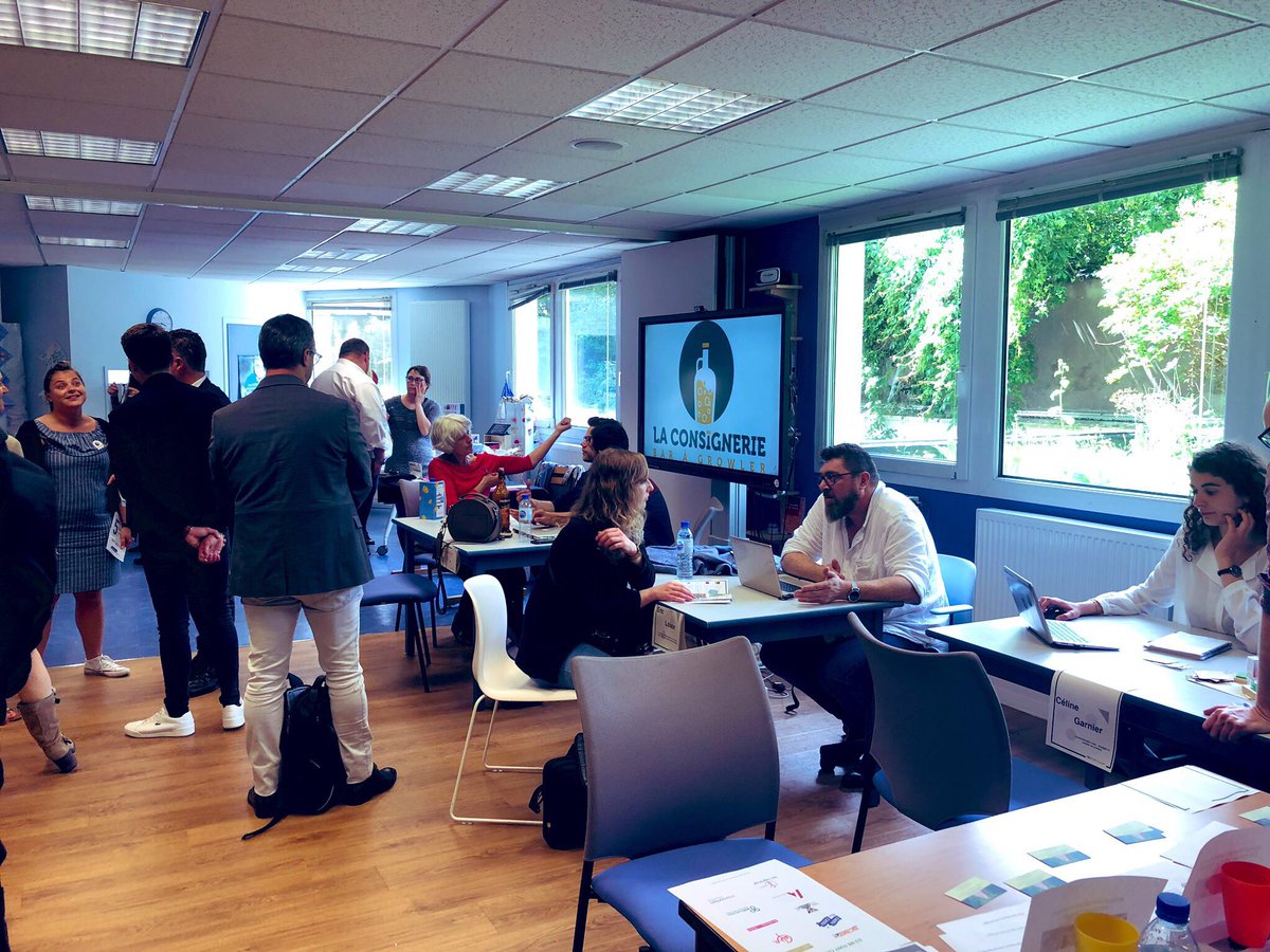 SIILABHDF's tweet photo. L’après-midi continue! Il y a du monde au @SIILABHDF pour découvrir les créateurs 😀👍🏽💡 @_DITP @FutursPublics @poleemploi_LAB @poleemploi_HDF @prefet59 https://t.co/CuYodbflJD