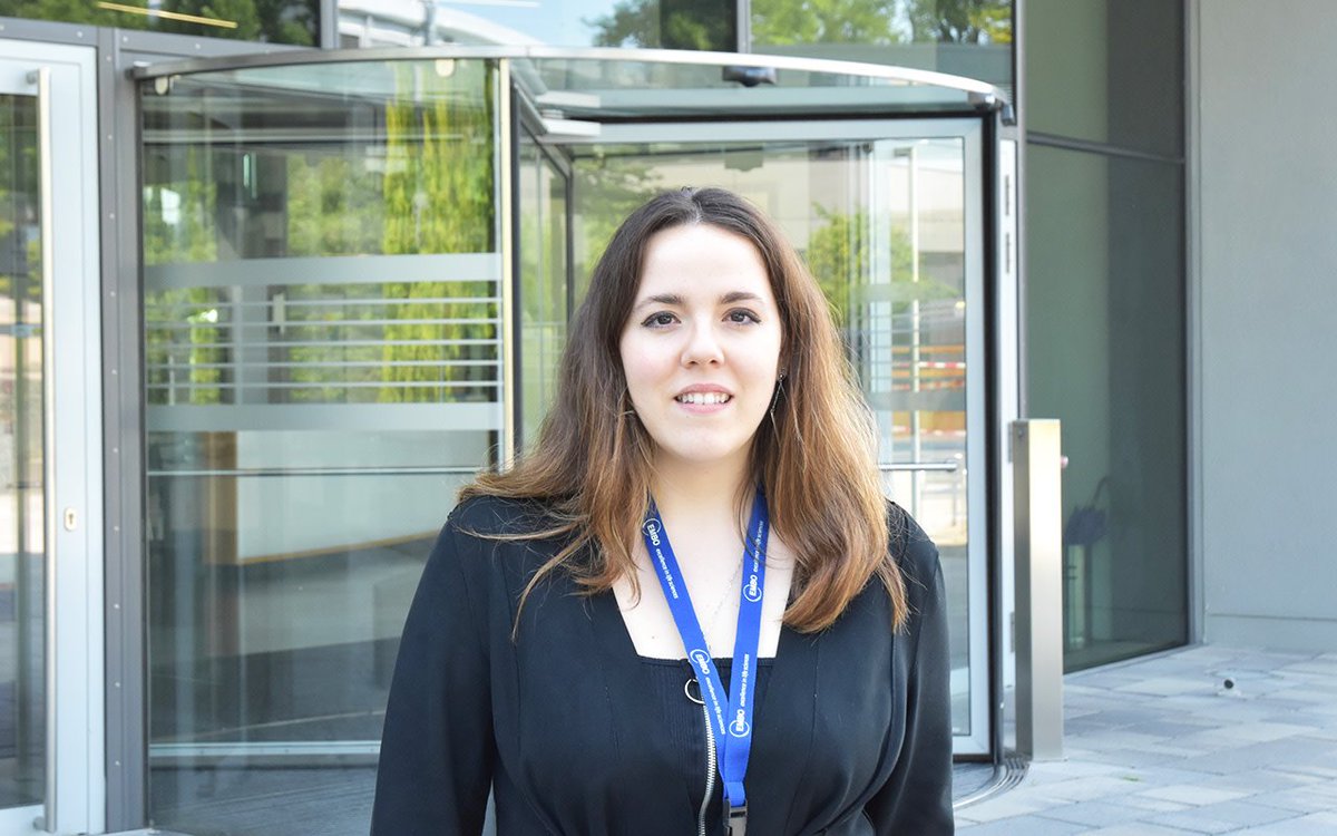 EMBLEvents's tweet photo. "Thanks to the course I met many leading researchers in the field" – @physaliaislove
Meet Dr. Estefanía Lozano-Andrés, #EMBLTrainer at the EMBO Practical Course: Extracellular Vesicles: From Biology to Biomedical Applications.
Read more >> https://t.co/NhCSczg8Te https://t.co/YEUcGJbbLP