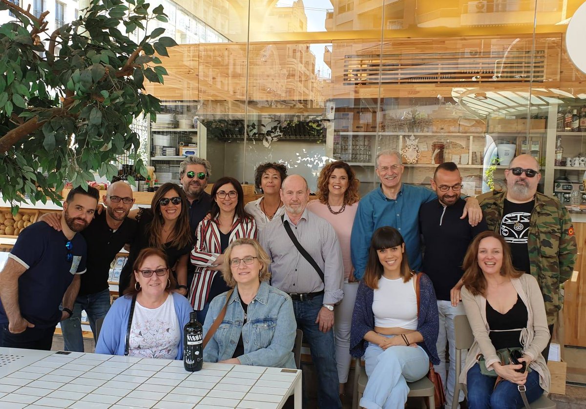 casamariol's tweet photo. ¡Gracias a los amigos de Mi Cub, @voravinsvlc y a los compañeros gourmet por una nueva jornada en familia catando el #vermut blanco y los #vinos tintos de Casa Mariol junto a nuestra compañera Marta Vaquer! 🍷
• • •
#CasaMariol #MiCub #Voravins #Vic #WineLovers #DOTerraAlta https://t.co/yyjiw2Yp2z