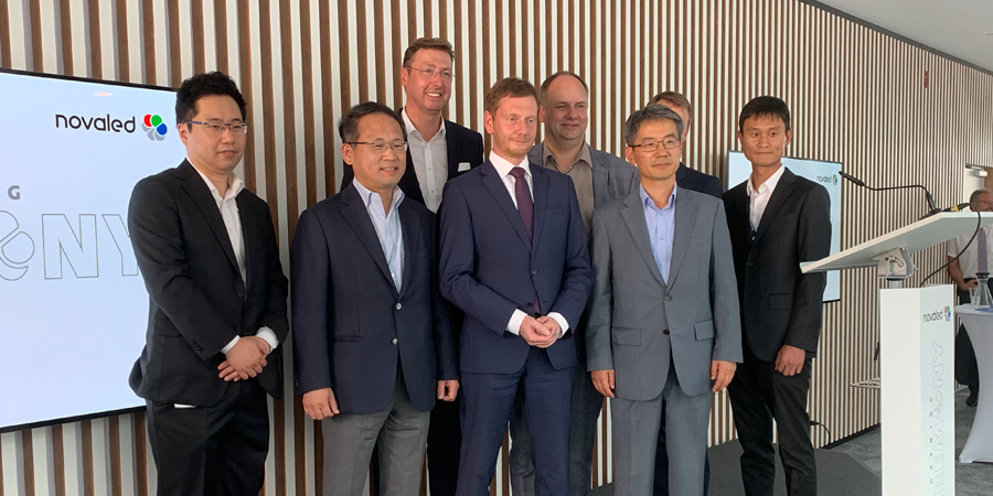 MPKretschmer's tweet photo. Die Investitionen von #Novaled sind ein klares Bekenntnis zum Innovationsstandort #Sachsen. Zwei Jahre nach der Grundsteinlegung wird nun der neue Firmensitz eingeweiht. Hier trifft technisches Know-How auf innovative Produkte der Elektronik. (SK) #unterwegsfürsachsen https://t.co/6qnCARCL99
