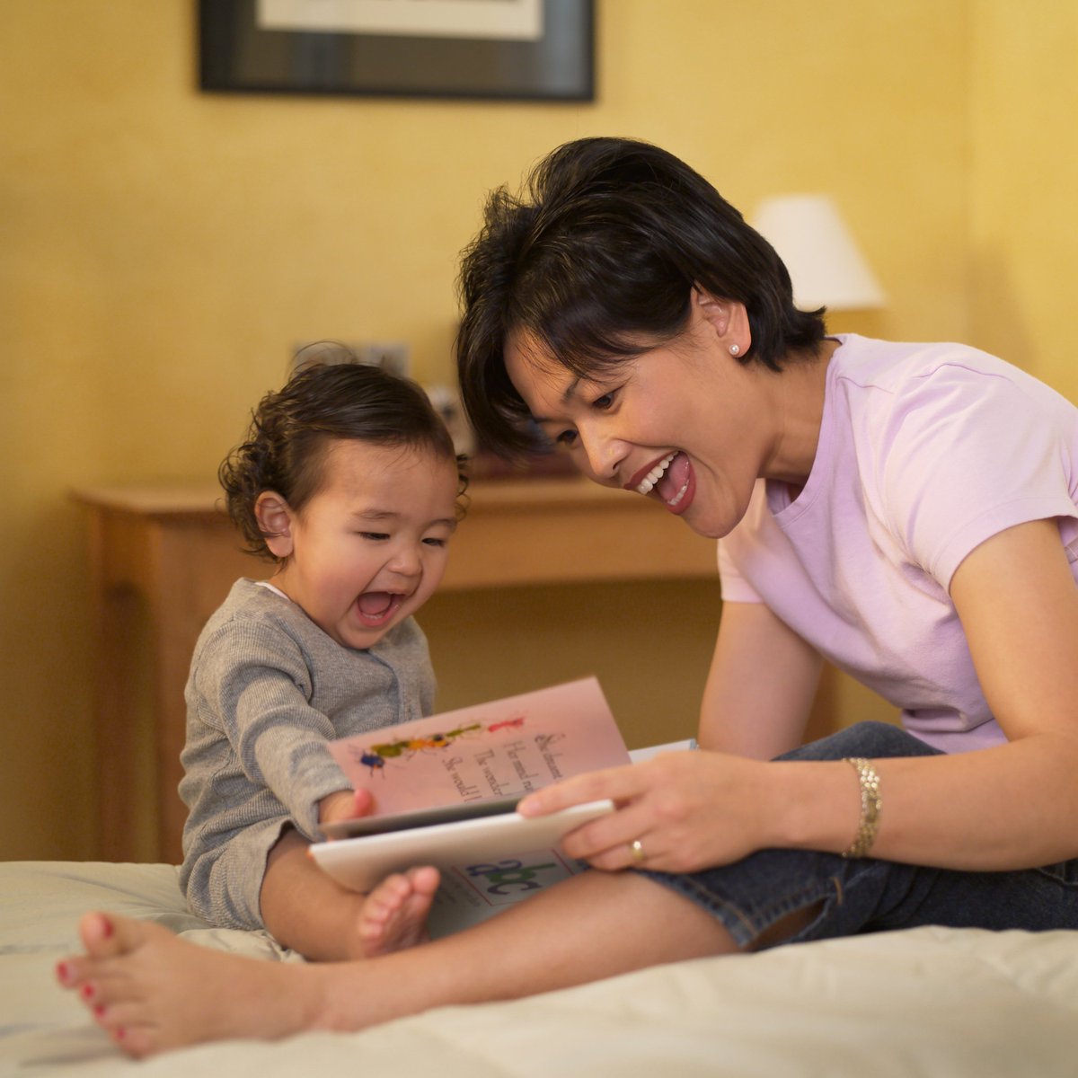 StrongMindsCda's tweet image. Developing a secure attachment is so important for a growing baby. That&apos;s why our entire Make the Connection Program emphasizes moments of #ServeAndReturn within! @HarvardCenter Check it out here: bit.ly/2XgowPI
