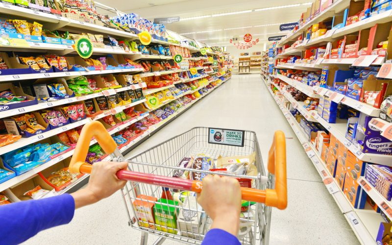 TaksimTMGDK's tweet photo. Süpermarketlerde oluşan bu organizasyon yapısından dolayı üretim için temin edilen, depolarda ve stantlarda istiflenen bu ürünler için gerekli depolama tedbirleri, diğer tüm ADR hükümleri süpermarketlerinde Tehlikeli Madde Güvenlik Danışmanı Hizmeti almalarını gerektirmektedir. https://t.co/NQxBRTVPlC