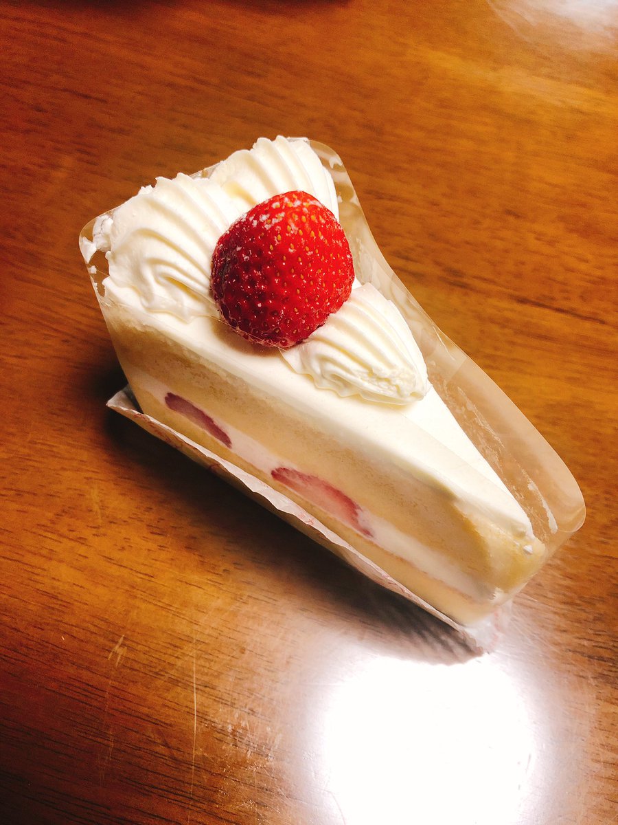 junp1223's tweet photo. 1人で遅めのジュニちゃんのお誕生日会♡ https://t.co/ImBIz8cJbe
