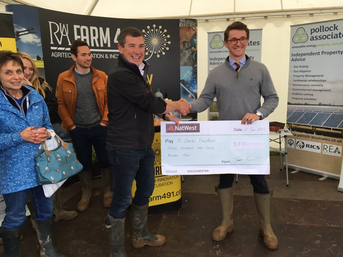 Well done to @charliefelstead for winning the best crops dissertation competition by Gemini Agriculture on pre and post em blackgrass control and timings #cereals2019