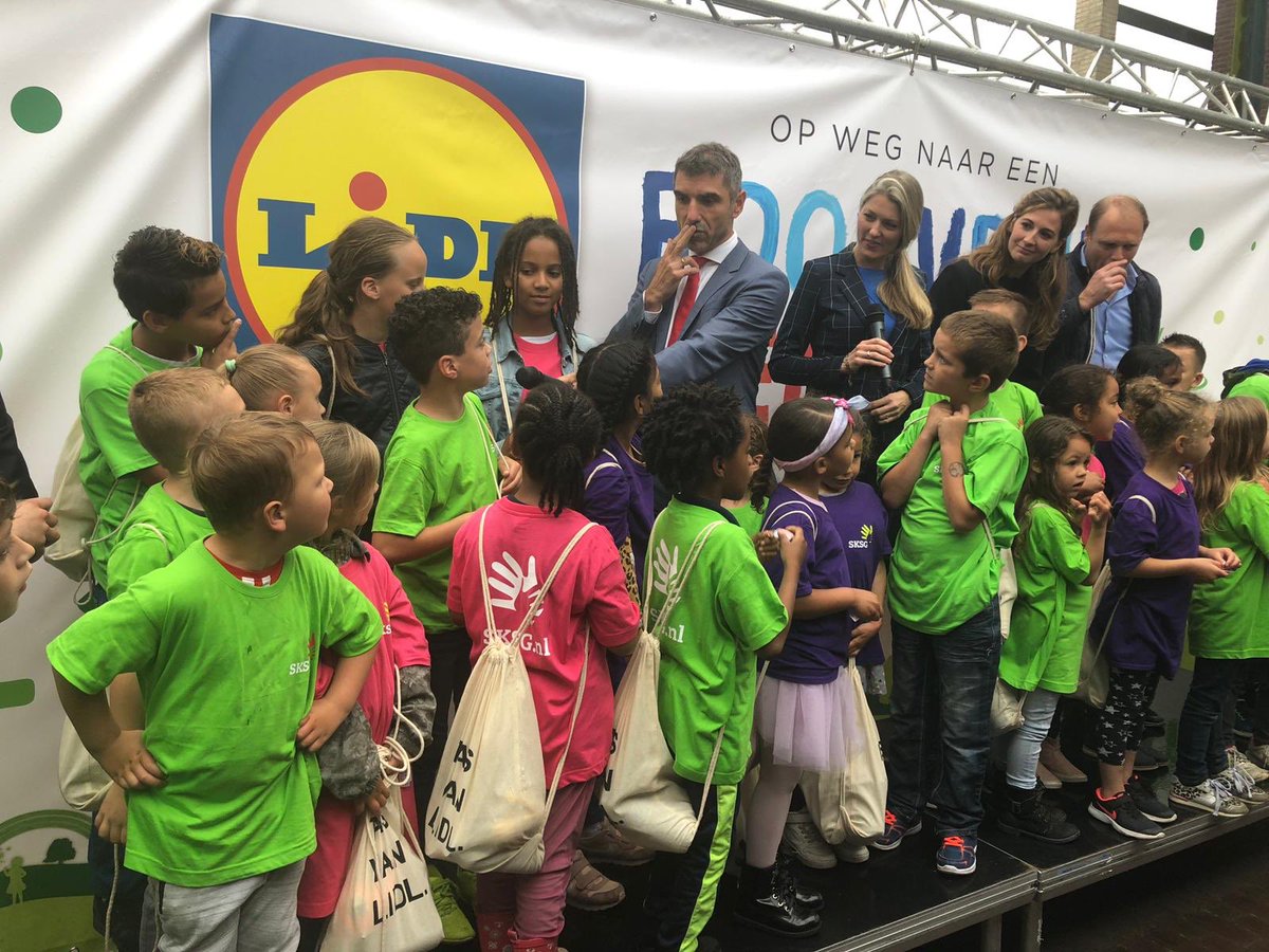 Alle Groningse Lidl winkels zijn vanaf vandaag rookvrij. <a href="/LidlNederland/">Lidl Nederland</a> is echt een voorbeeld met het besluit om helemaal geen sigaretten meer te verkopen. 💪 Daarmee komt de rookvrije generatie sneller dichterbij. 👍 Als Lidl het kan, kunnen andere supermarkten het toch ook?