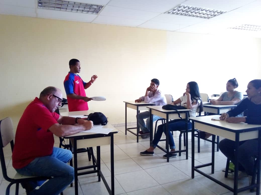 UnefaVrrOrienta's tweet photo. Participación del #CEPPU del @NNuevaesparta en Asamblea de postulaciones para la estructura municipal del Municipio Marcano de la Juventud del #PSUV. https://t.co/I61qppmCG9