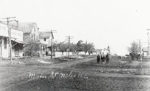 ChapmanCenter1's tweet photo. #sunflowerstamps is bringing you a history of #Niles in #ottawacounty. Student researcher Hannah Sullivan paints a picture of the place her grandparents call home, a sleepy town where she played in the streets. 
https://t.co/TPg8yUMh6w
#losttown #rurallife #digitalhumanities https://t.co/bSztX2LU2d
