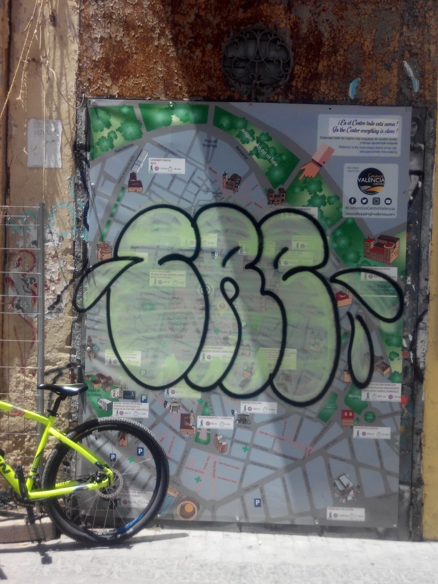 No, no es arte urbano. Es simple y puro vandalismo, que atenta contra el patrimonio público y los intereses de la sociedad. Hoy nos ha tocado a nosotros, pero otro día será un vagón del tren, un autobús, un monumento histórico, un conjunto arquitectónico. Una vergüenza!