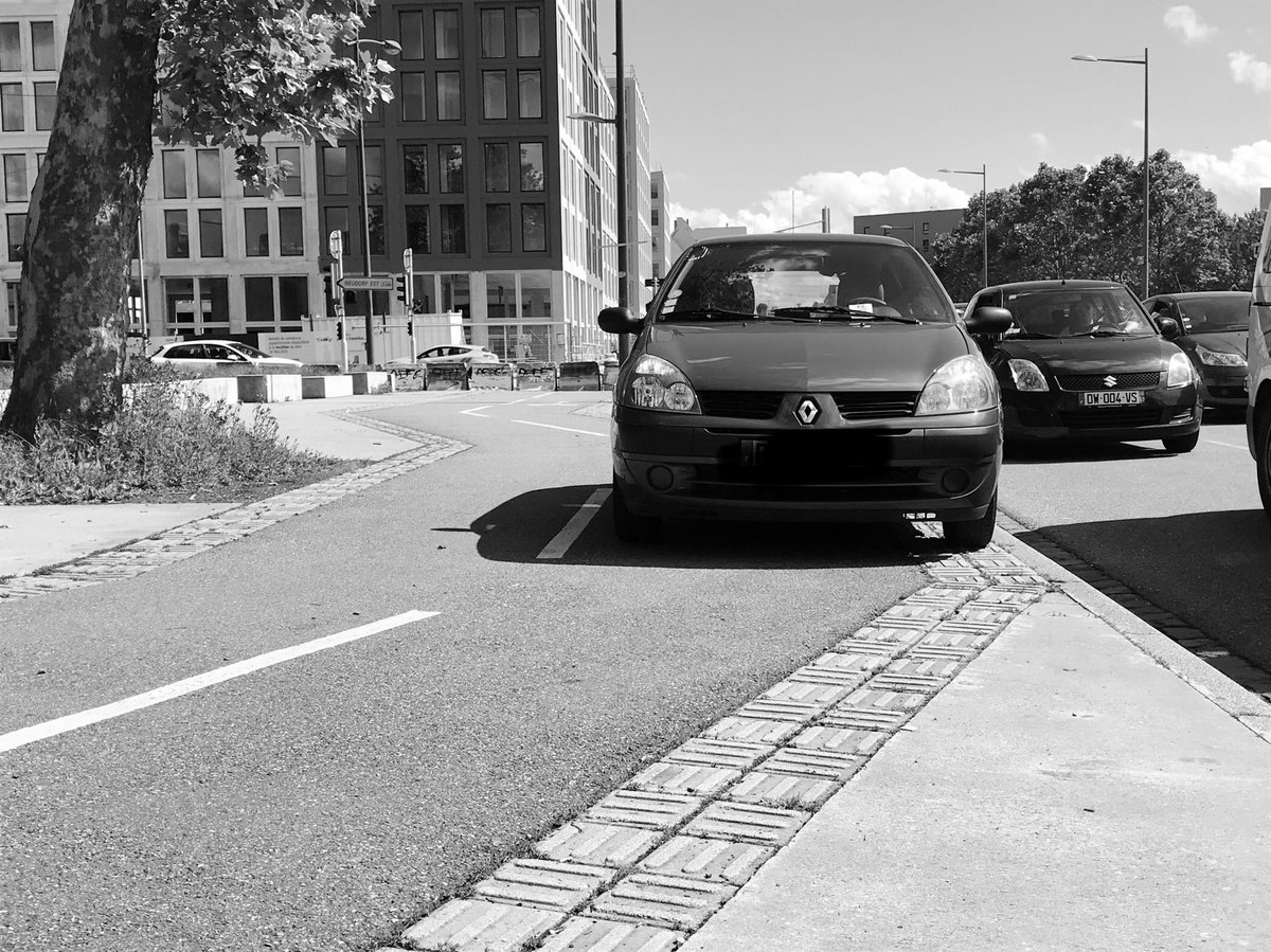 PoliceNat67's tweet photo. #strasbourg Contrôle du stationnement sur piste cyclable 135€   #vélo https://t.co/I6lrfkUjSy