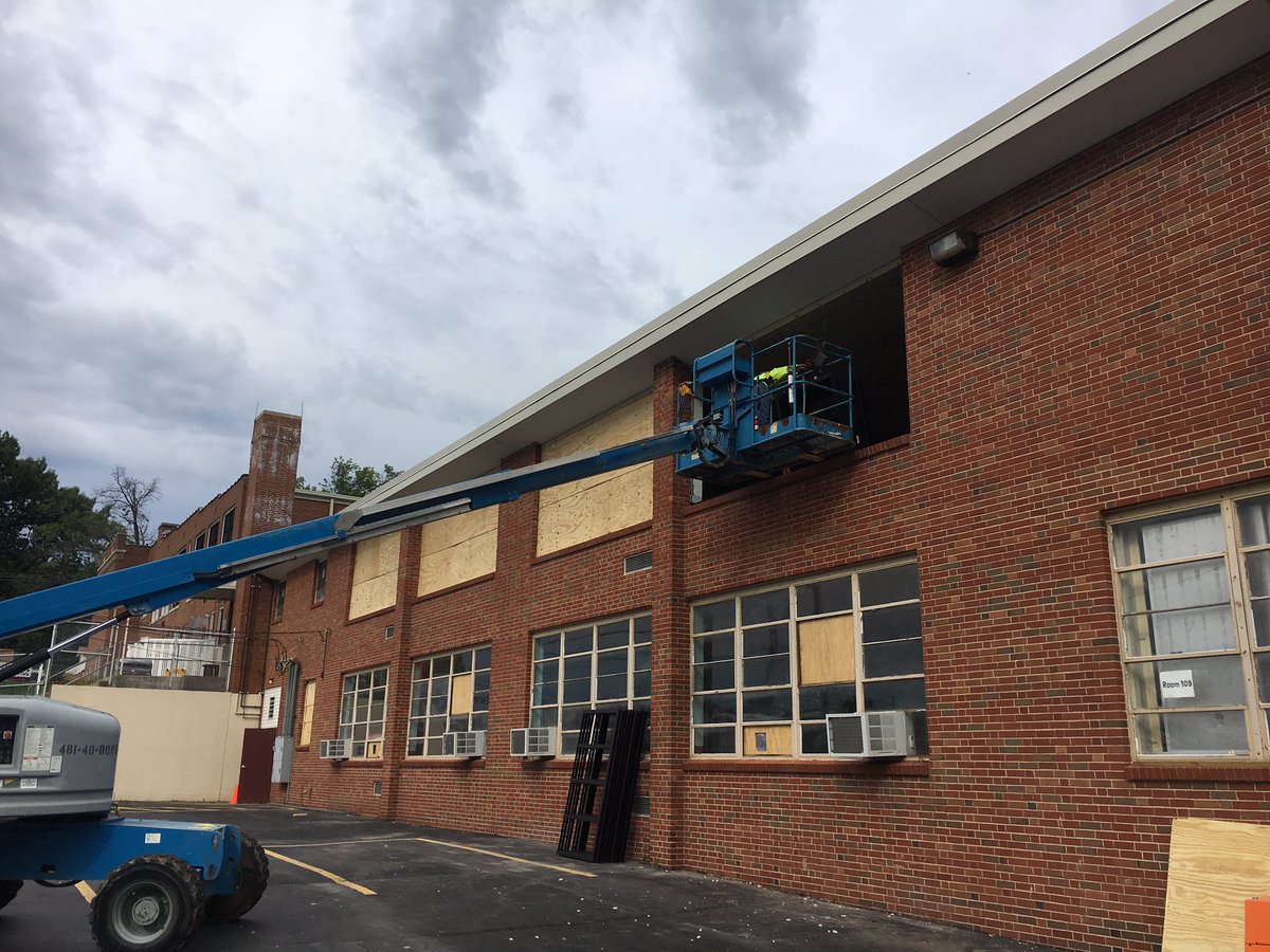 MOSAIC_STL's tweet image. Work continues at MOSAIC to add new windows, HVAC and ceilings. It will be beautiful when finished.