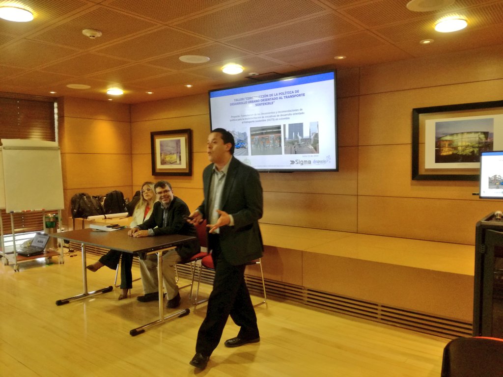 despacio_org's tweet photo. Arrancamos con el taller de construcción de la política de desarrollo orientado al transporte sostenible con @Findeter @CleanAirPolicy @stevewink #SigmaGP https://t.co/BdP8NoBQyC