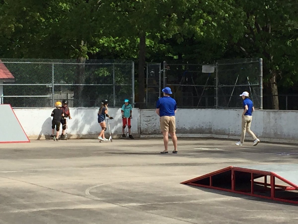 JanesKeatingP's tweet photo. Community partnerships at work with @tinytownship #mobileskatepark #sunnydayfun https://t.co/0VB7Dp57NQ