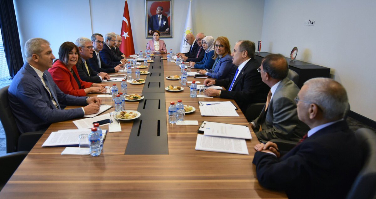 23 Haziran öncesi son Başkanlık Divanı toplantımızı gerçekleştirdik. GİK üyelerimiz ve milletvekillerimizle İstanbul’da çalışmalarımıza son güne kadar devam edeceğiz.  #iyiparti #istanbuliyiolacak #meralakşener