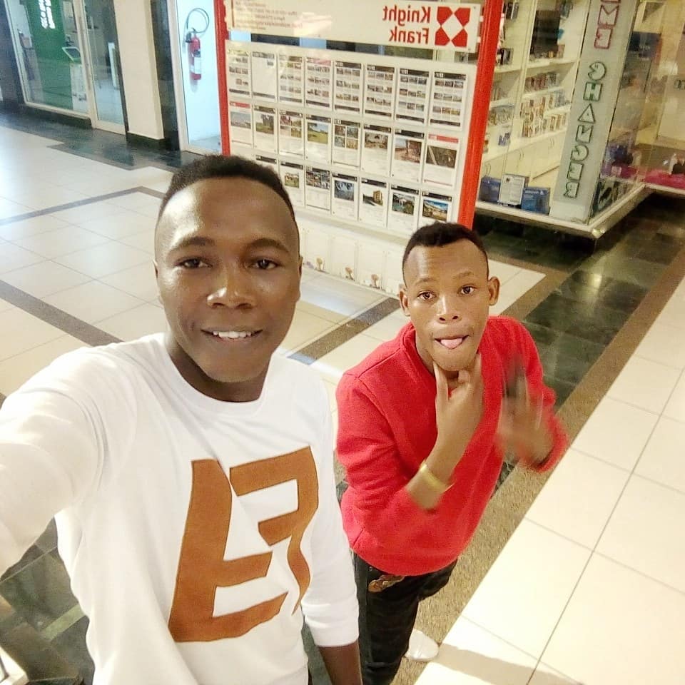 princeofyb's tweet photo. Mziki imeniongezia familia click on the link below to watch my songs and live performances don't forget to subscribe,share and comment. https://t.co/1KEY7DV0Dg
#Amani
#mtotowamfalme
#teamYB
#CEO
#weunderGod
#iamwhoGodsaysiam https://t.co/SjFboB0MsD