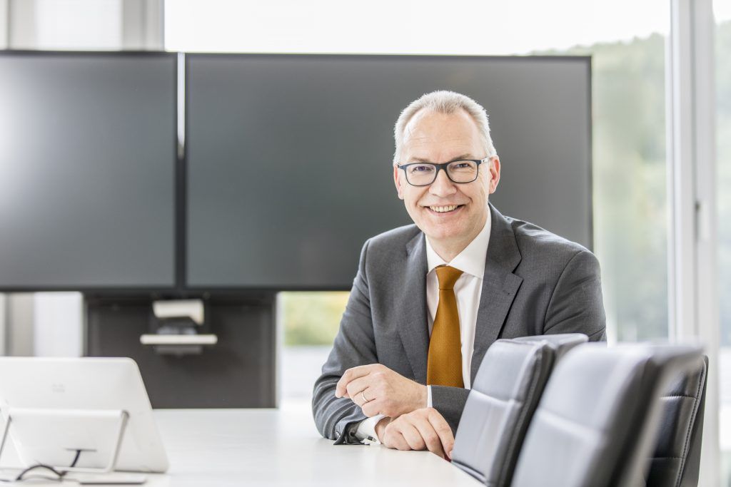 image_sells's tweet photo. Thomas Krings ist Experte im #ImageSells Experten Verzeichnis für Podcast Interviews. Du kannst ihn über uns als Gast für Deinen #Podcast einladen. Besuche unser Experten-Verzeichnis, um mehr #Experten für Dein Podcast-Interview zu finden.https://t.co/6LbxZgBfdX https://t.co/NoEzNIdXRC